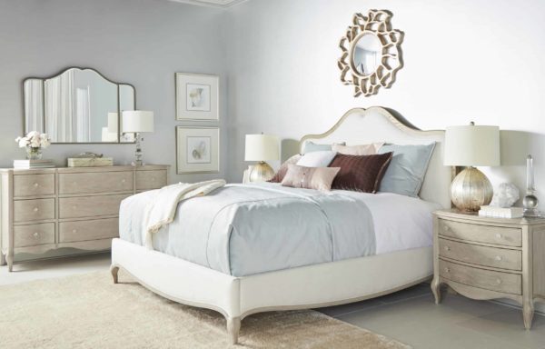 charme bed in room