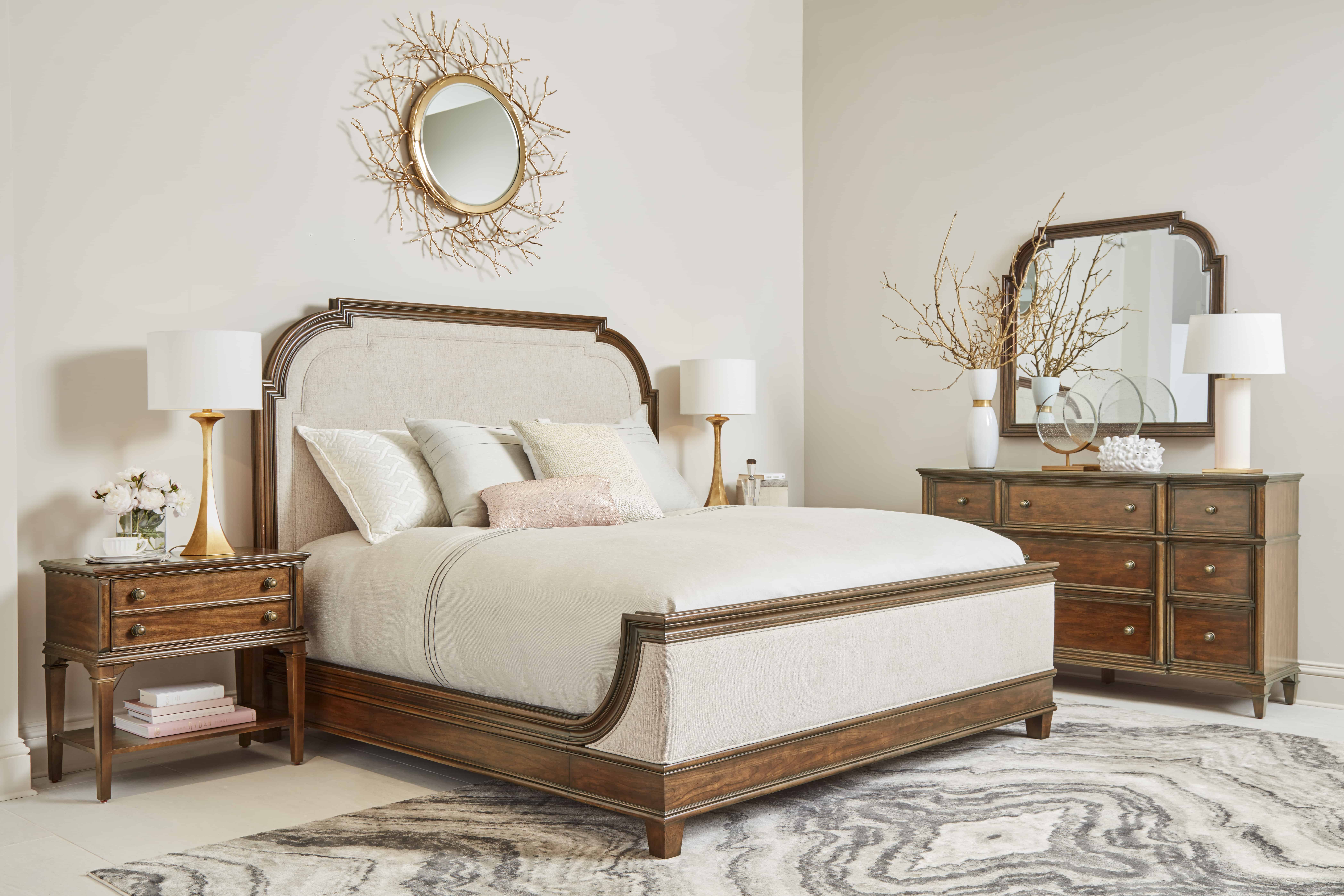 newel bed in room with furniture